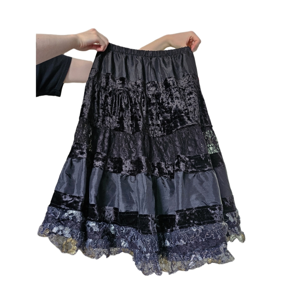 Gothic Lolita Flowy Metalic Detailed Skirt